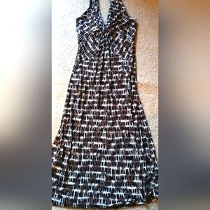 S Yvas Brown ,black and white dress